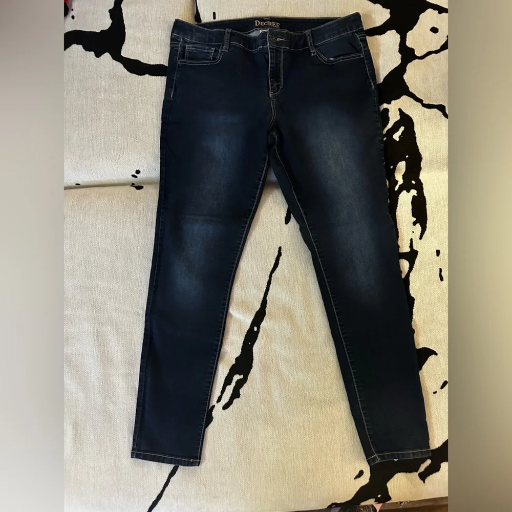 Juniors 17 NWOT DECREE Dark Blue Skinny Jeans - Picture 2 of 4
